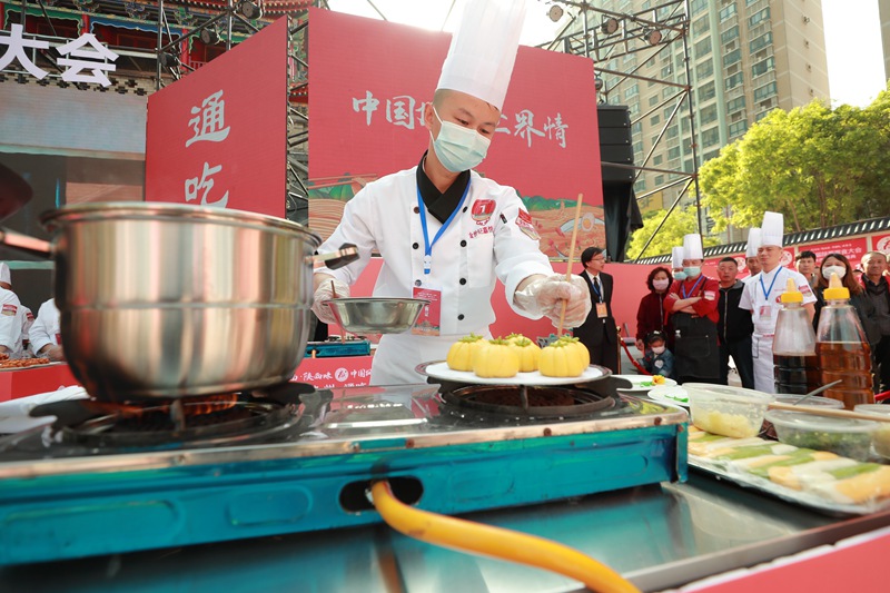 發(fā)酵類面食比拼現(xiàn)場(chǎng)。包鑫 攝
