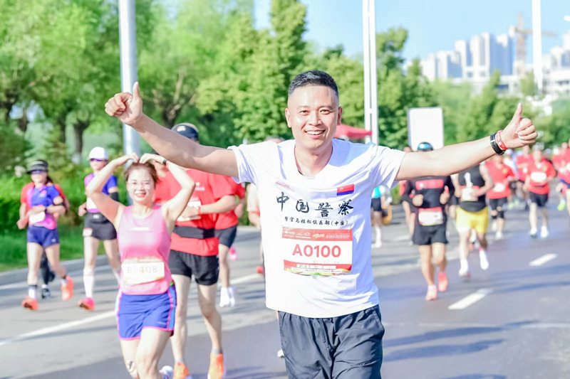 2023延安新區(qū)紅色半程馬拉松賽激情開賽。陜西體育集團供圖