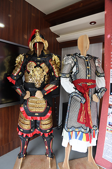 列車上設(shè)立的漢服、甲胄展示區(qū)。焦鍵攝