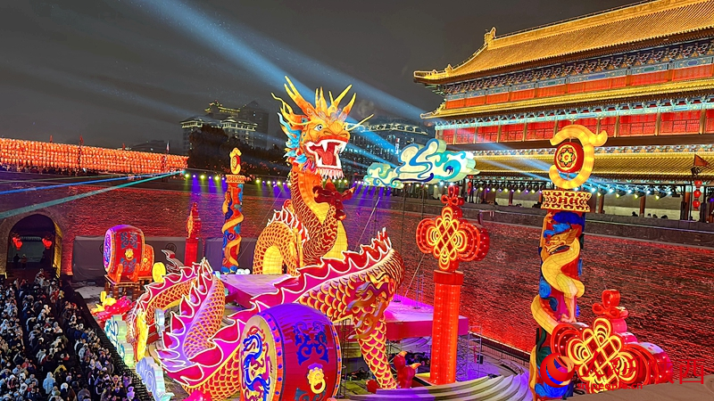 西安城墻新春燈會現(xiàn)場。人民網(wǎng)記者白鴿 攝