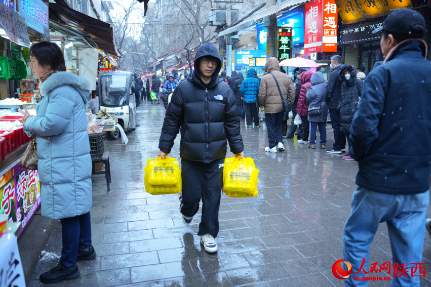 滿載而歸。人民網(wǎng) 黨童攝