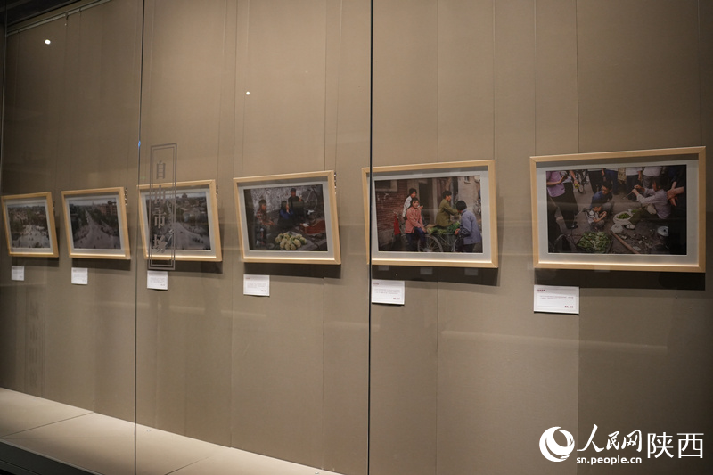 87幅城市老照片5月1日起在西安博物院集中展出。人民網(wǎng)記者 李志強(qiáng)攝