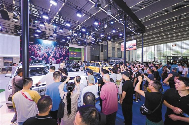 圖為7月7日落幕的2024第十六屆西安國(guó)際汽車工業(yè)展覽會(huì)暨第五屆西安國(guó)際摩托車博覽會(huì)。