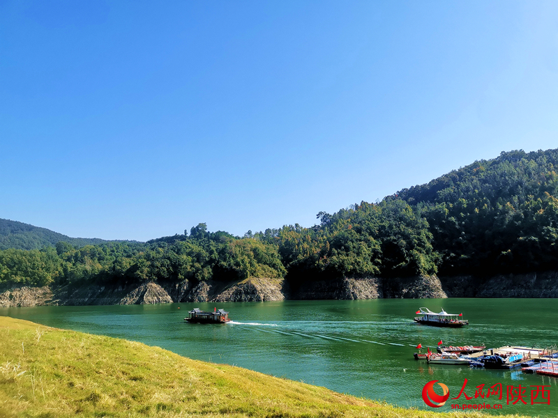 秋日瀛湖上的“親水旅游”。人民網(wǎng) 王麗攝