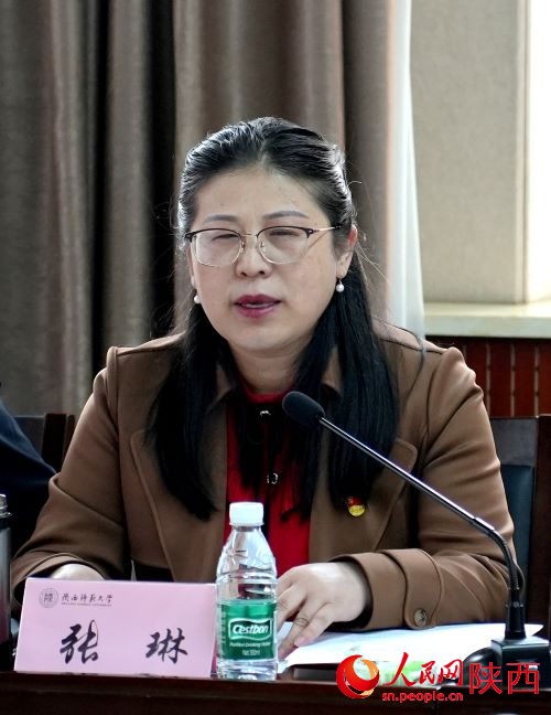 陜西師范大學(xué)馬克思主義學(xué)院副院長(zhǎng)張琳分享《共產(chǎn)黨宣言》心得體會(huì)。人民網(wǎng)記者 白鴿攝