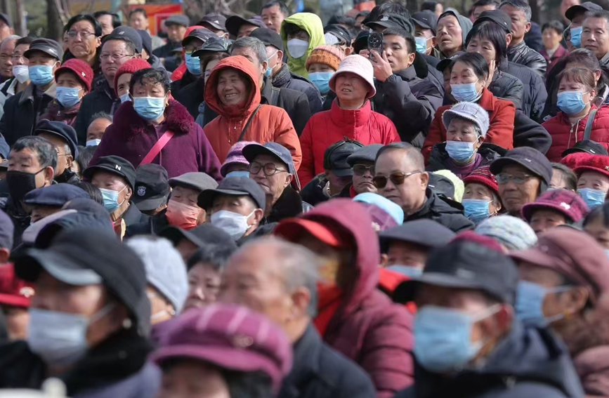 正在觀看演出的戲迷。陜西省戲曲研究院四團供圖