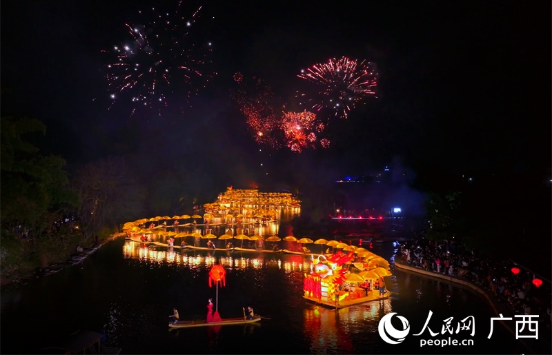 漓江漁火節(jié)“金龍巡游”活動。人民網(wǎng) 付華周攝