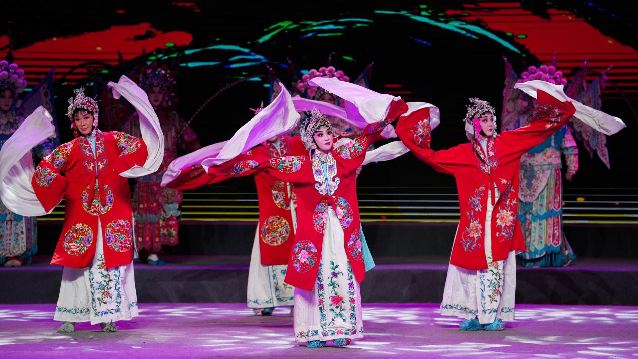 商洛市第二季原生態(tài)民歌民謠戲曲大賽頒獎(jiǎng)暨迎新春晚會(huì)。張濟(jì)凡攝