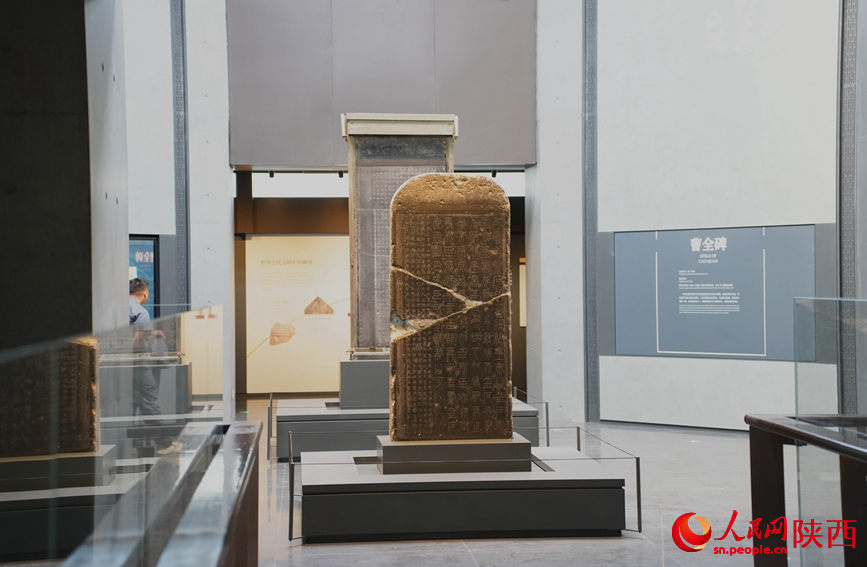 新開放的北區(qū)場館內(nèi)展出了大量珍品碑刻。人民網(wǎng)記者 李志強(qiáng)攝