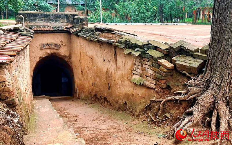 柏社村“百年古窯”入口。人民網(wǎng)記者 鄧楠攝